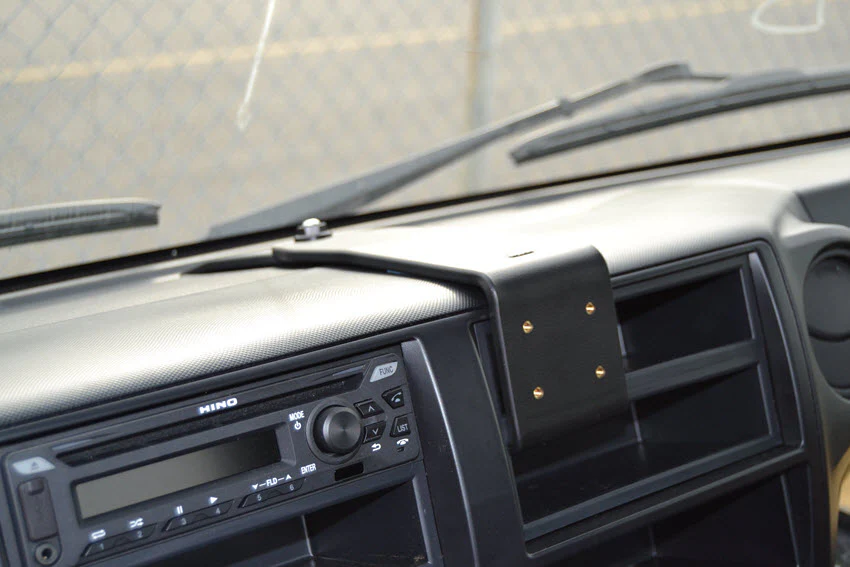 Hino 155/195 Extra-Strength Dash Mount - Image 2