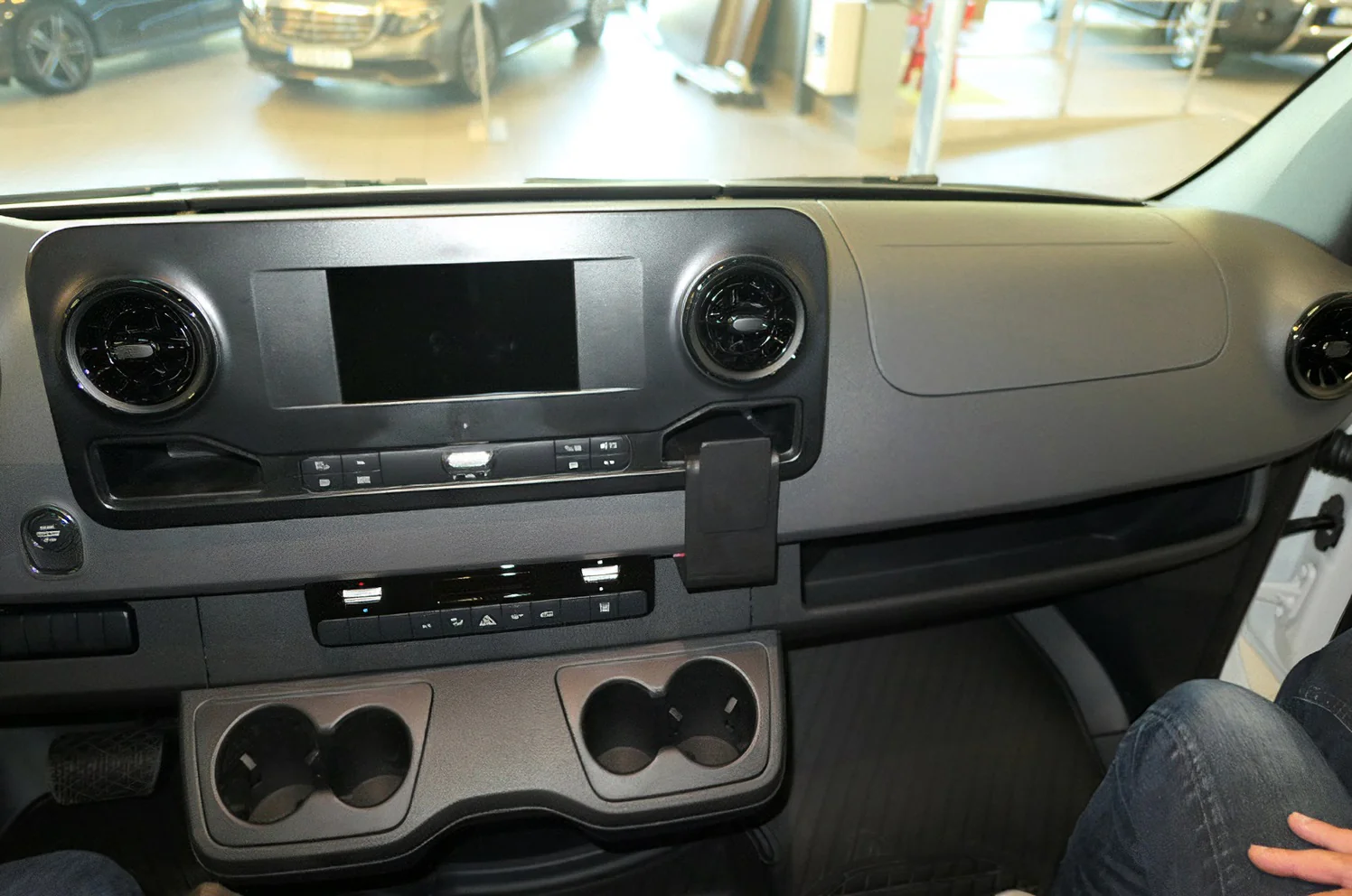 Mercedes Benz Sprinter Extra-Strength Dash Mount - Image 2
