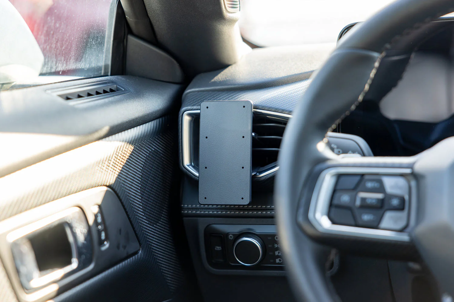 Left Dash Mount for Ford Mustang - Image 2
