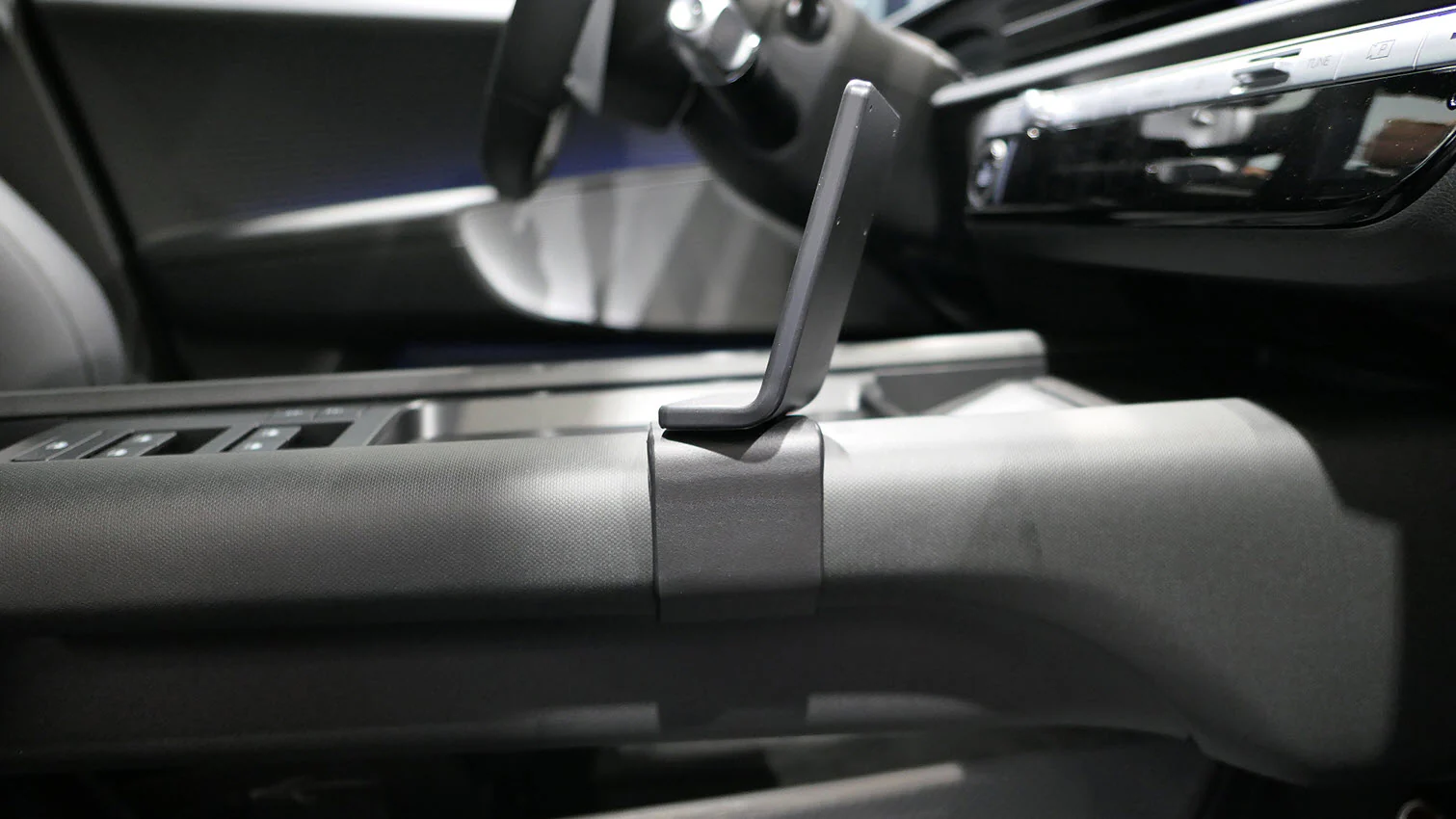 Right Console Mount for Hyundai Ioniq 6 - Image 3