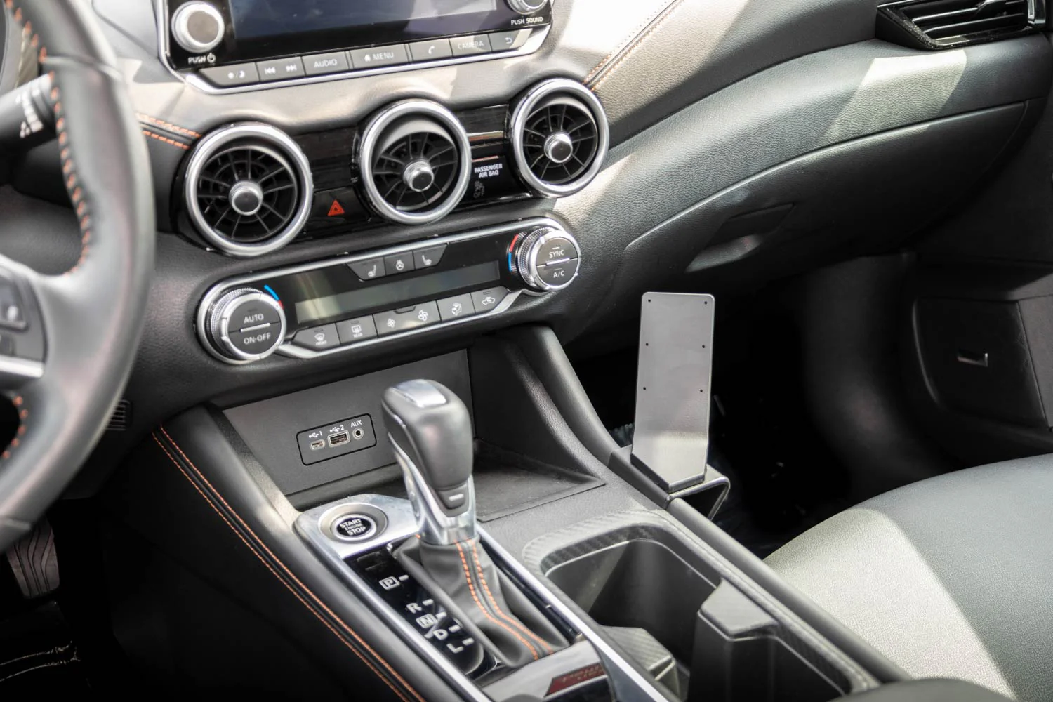 Nissan Sentra Console Mount
