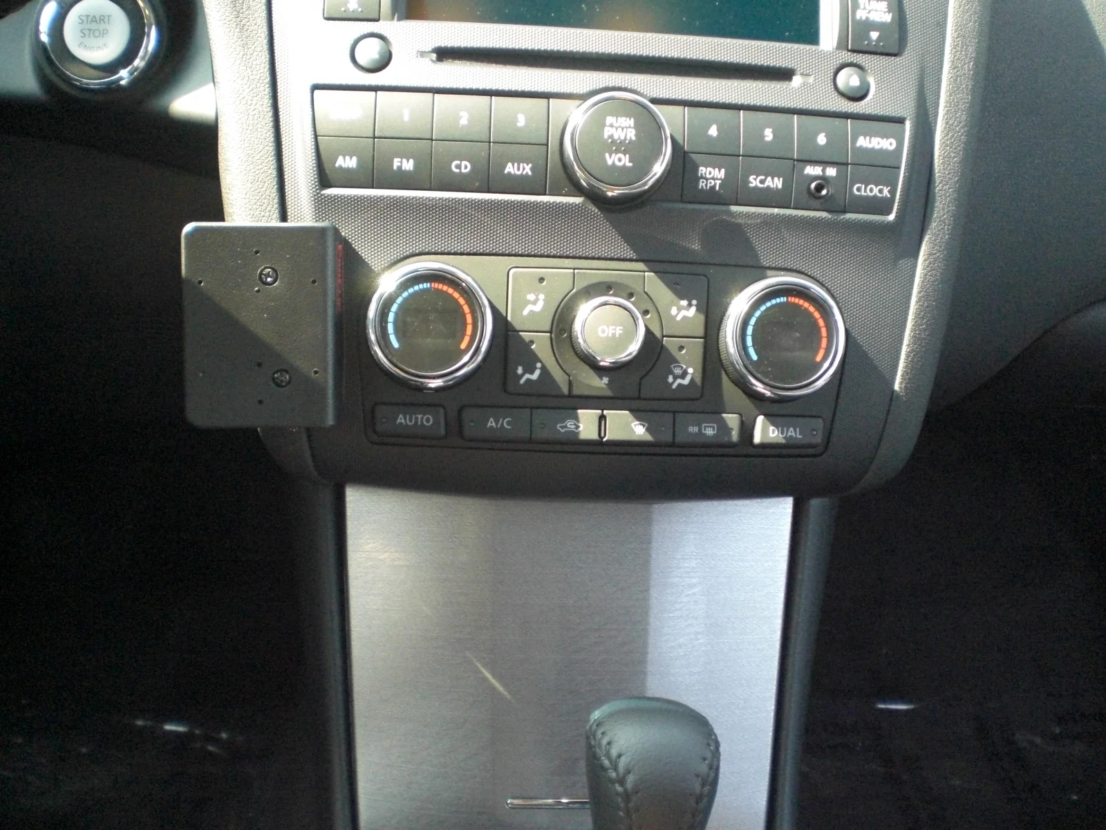 Center Dash Mount for Nissan Altima - Image 5