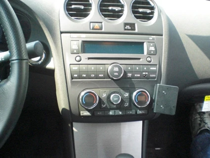 Angled Dash Mount for Nissan Altima - Image 2
