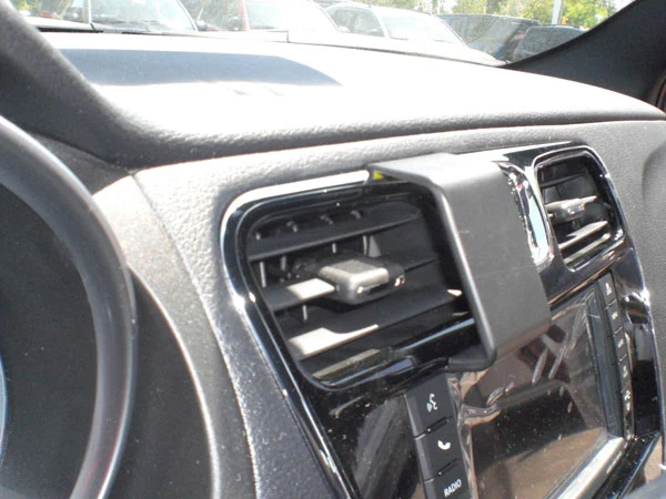 Center Dash Mount for Chrysler 200/200 Convertible - Image 2