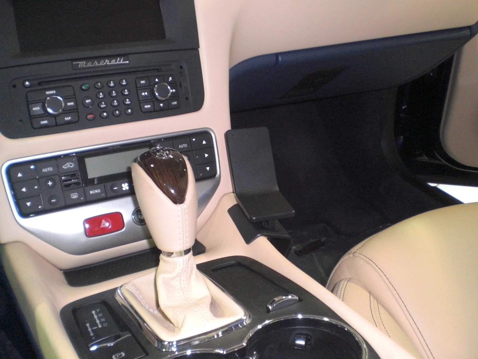 Right Console Mount for Maserati GranTurismo - Image 3