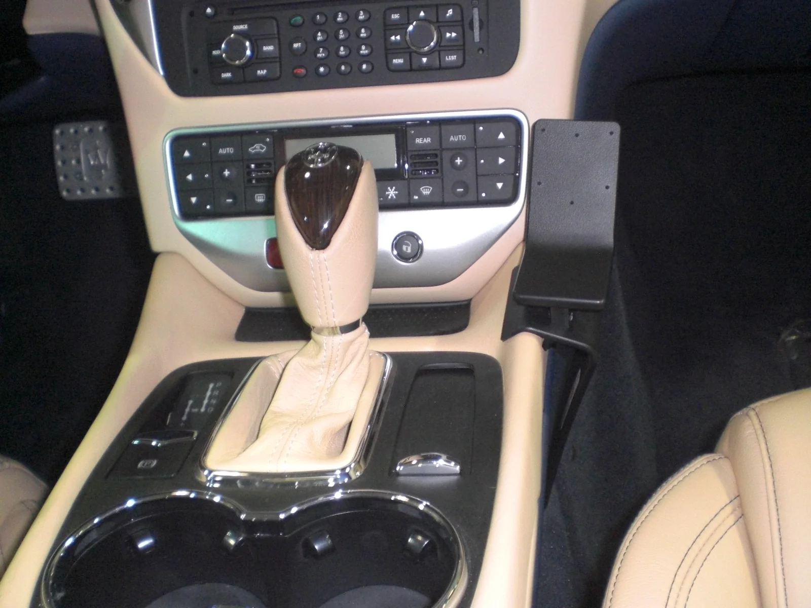 Right Console Mount for Maserati GranTurismo - Image 5