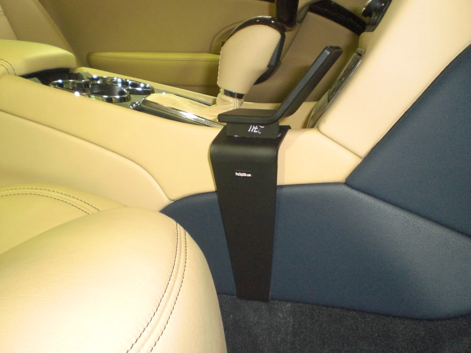 Right Console Mount for Maserati GranTurismo - Image 6