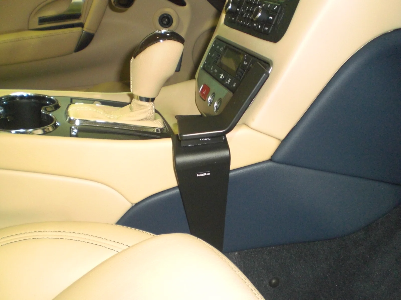 Right Console Mount for Maserati GranTurismo - Image 7