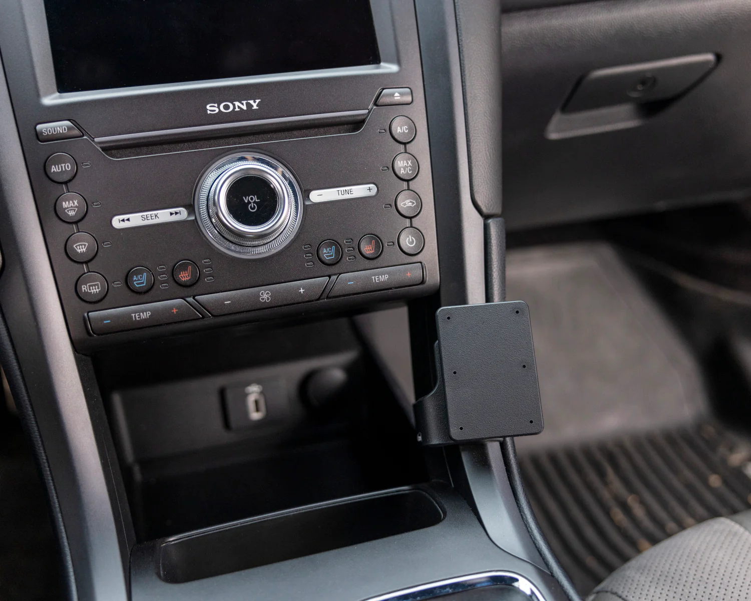 Angled Dash Mount for Ford Fusion - Image 2
