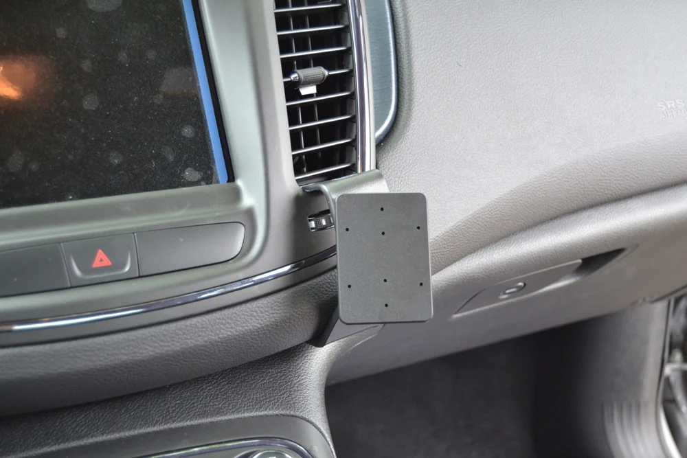 Angled Dash Mount for Chrysler 200 - Image 3