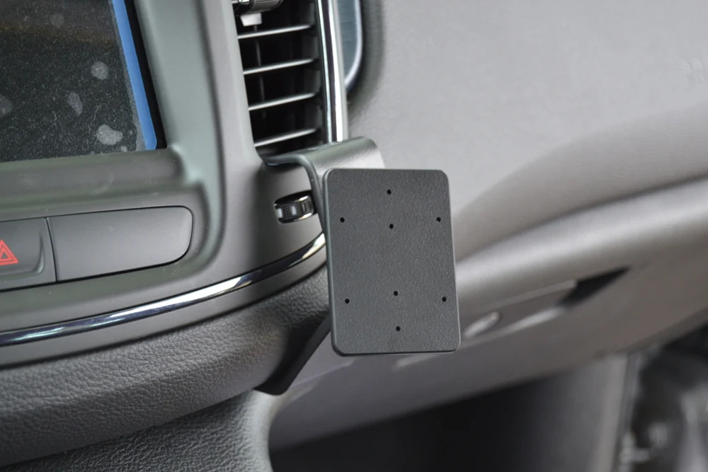 Angled Dash Mount for Chrysler 200 - Image 4
