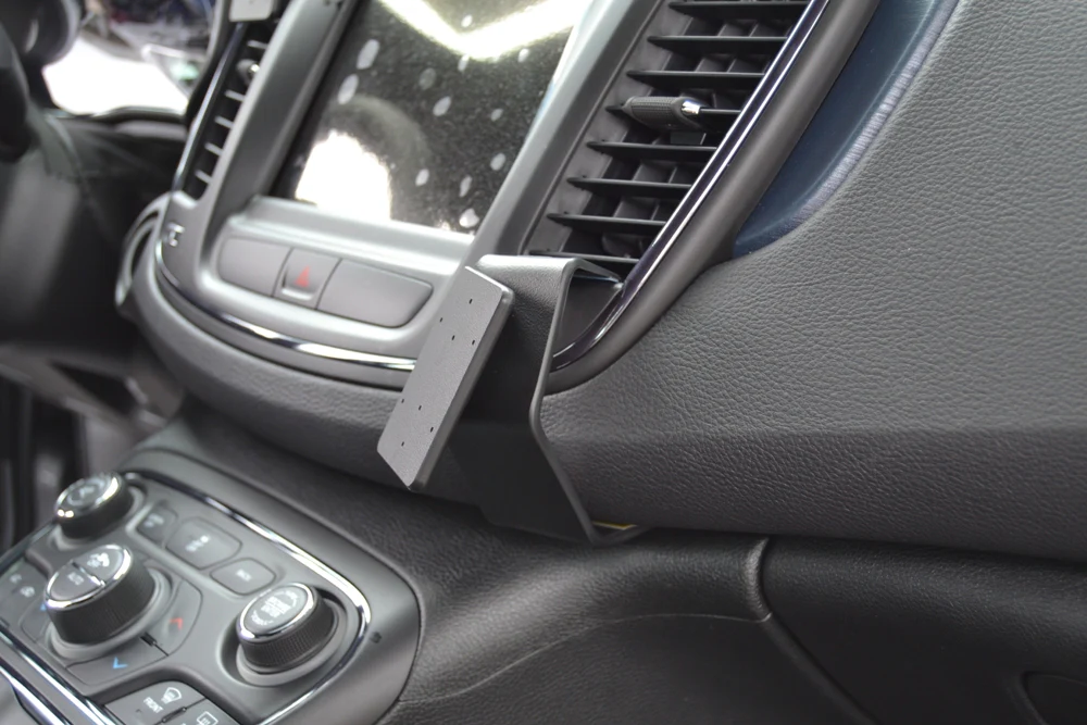 Angled Dash Mount for Chrysler 200 - Image 5
