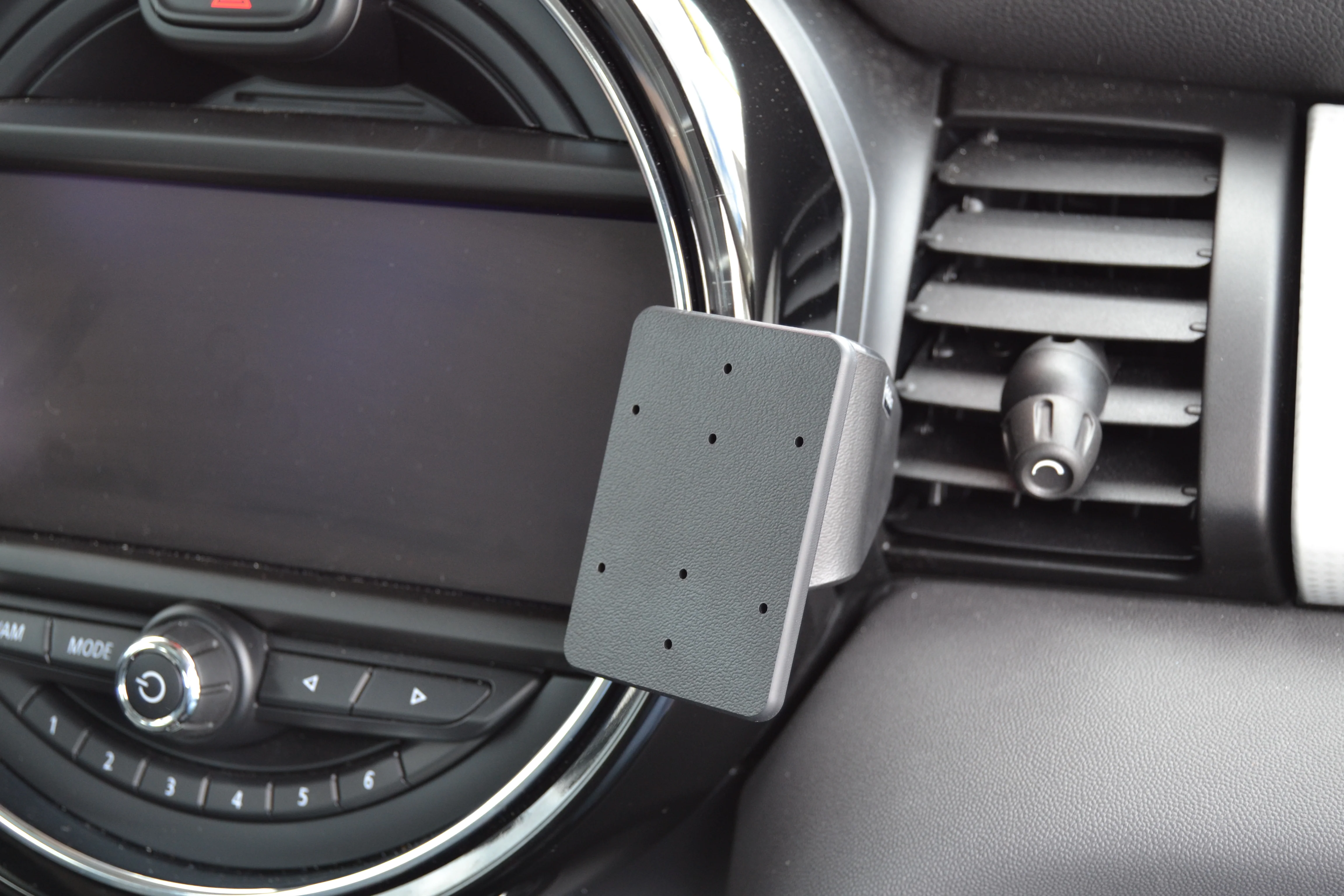 Angled Dash Mount for Mini Cooper Convertible, Mini Cooper Hardtop - Image 2