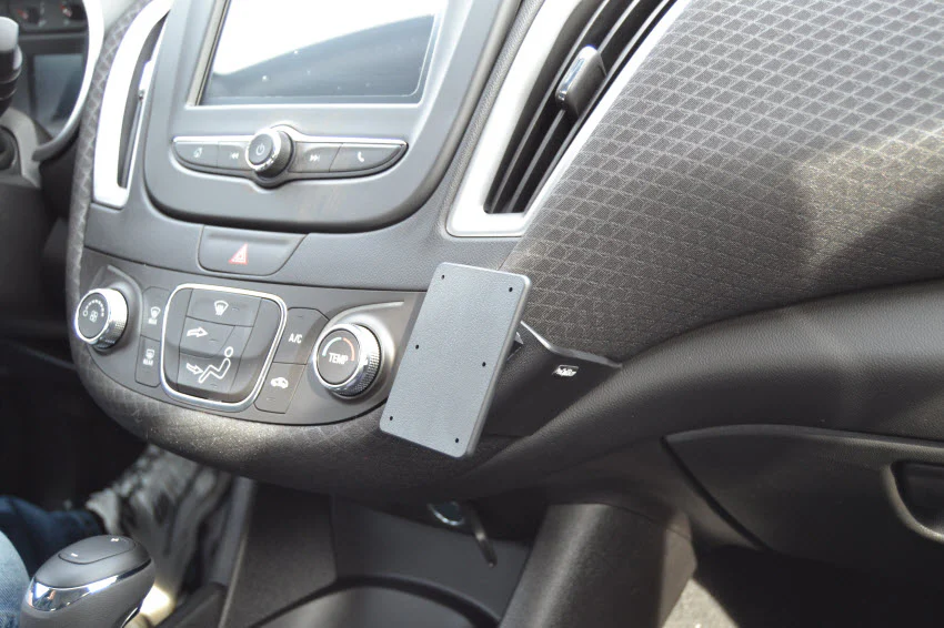 Angled Dash Mount for Chevy Malibu - Image 2
