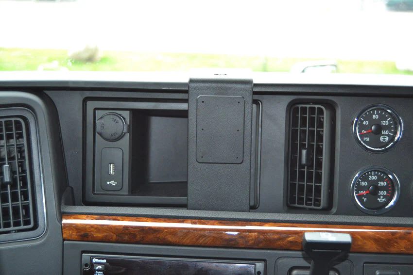Center Dash Mount - Image 3