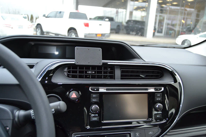 Center Dash Mount for Toyota Prius C - Image 3