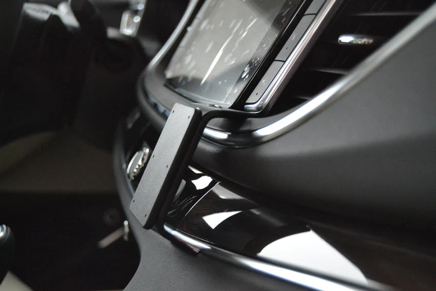 Angled Dash Mount for Buick Enclave - Image 2