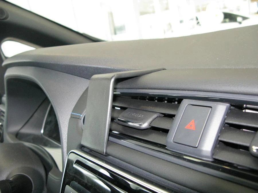 Center Dash Mount for Nissan Leaf - Image 2