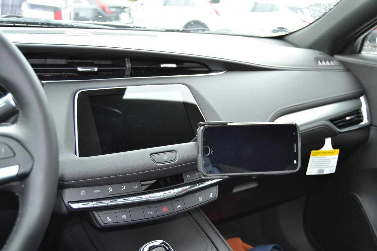 Center Dash Mount for Cadillac XT 4 - Image 3