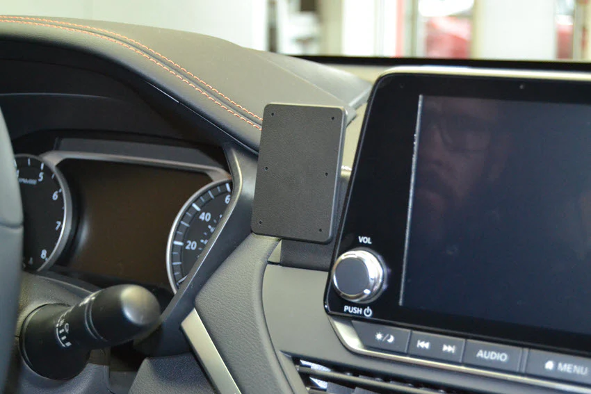 Center Dash Mount for Nissan Altima - Image 2