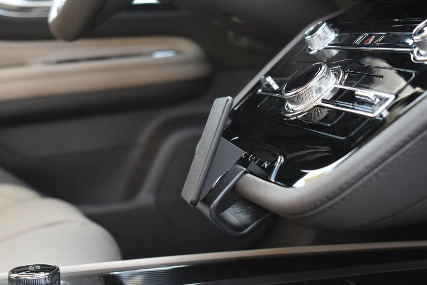 Center Dash Mount for Lincoln Corsair - Image 2