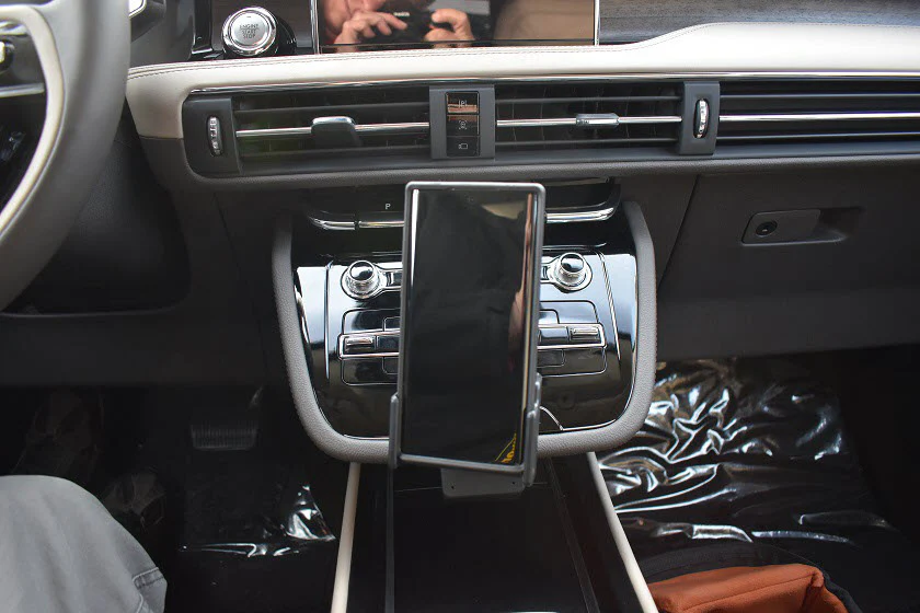 Center Dash Mount for Lincoln Corsair - Image 3