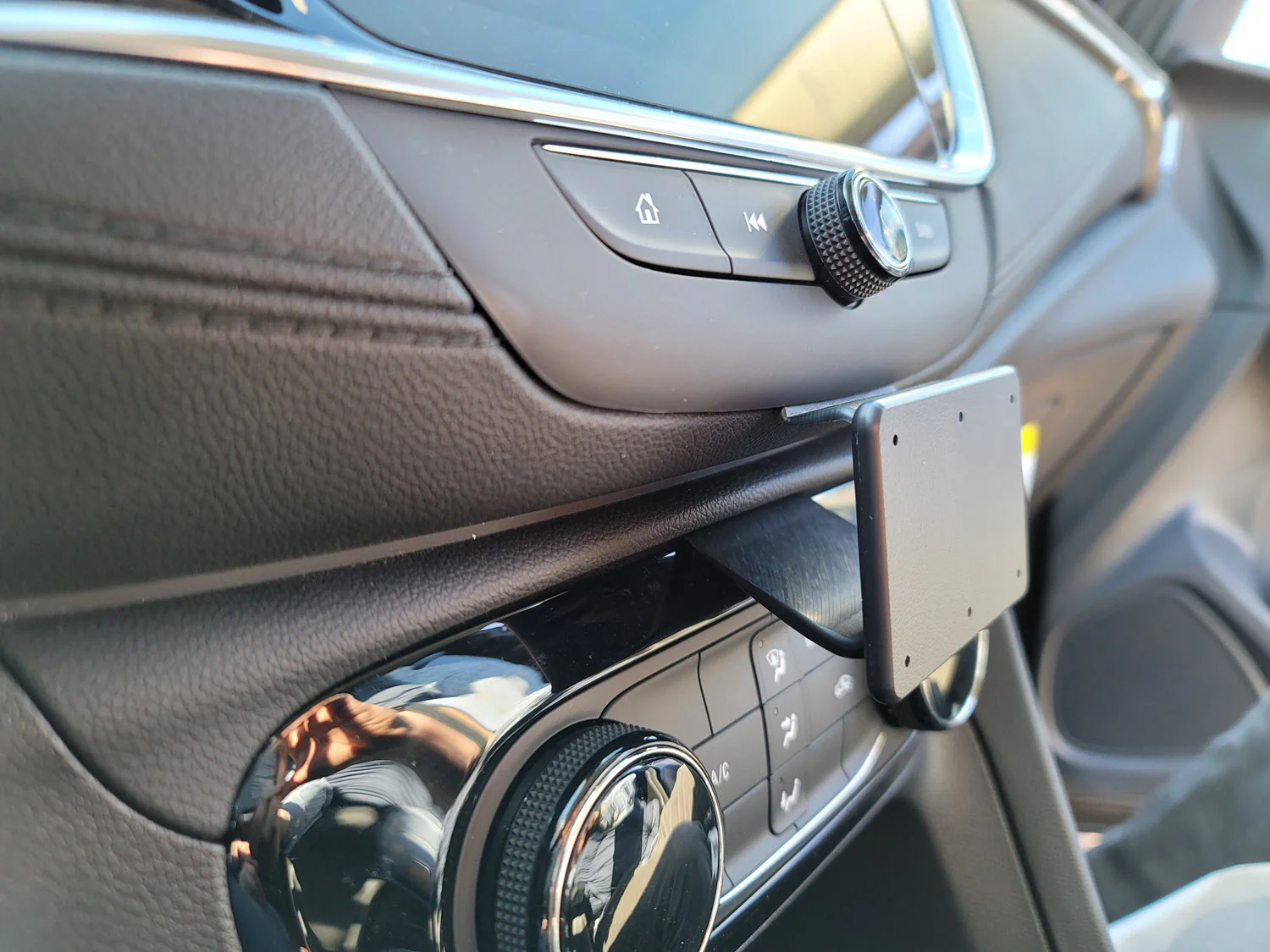 Center Dash Mount for Buick Encore GX - Image 2