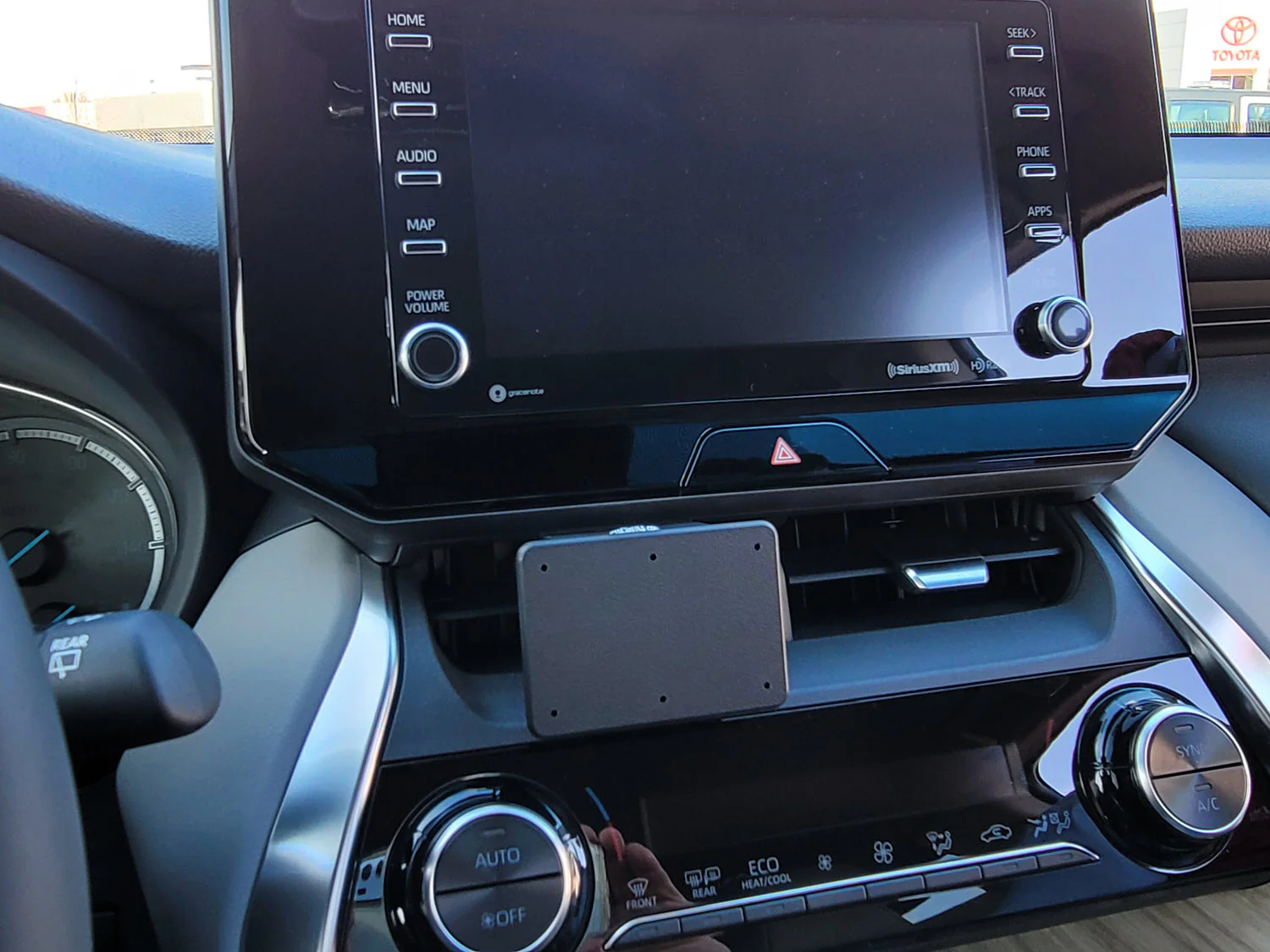Center Dash Mount for Toyota Venza - Image 2