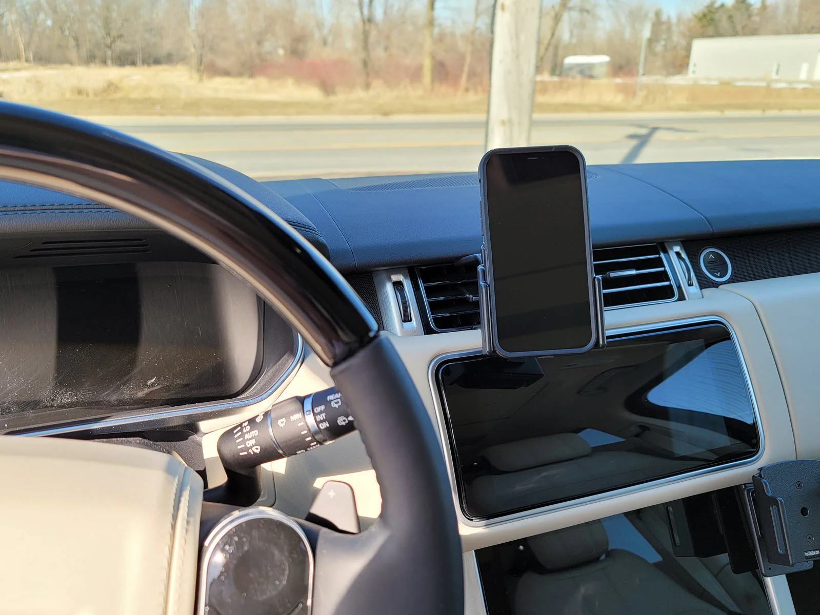 Center Dash Mount for Land Rover Range Rover - Image 3