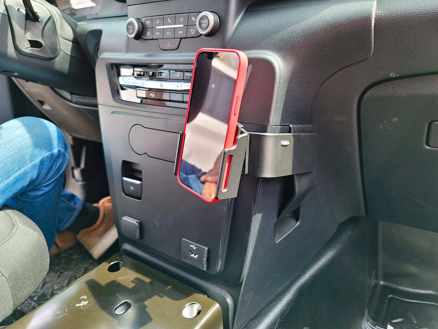 Angled Dash Mount for Ford Explorer Police Interceptor - Image 4