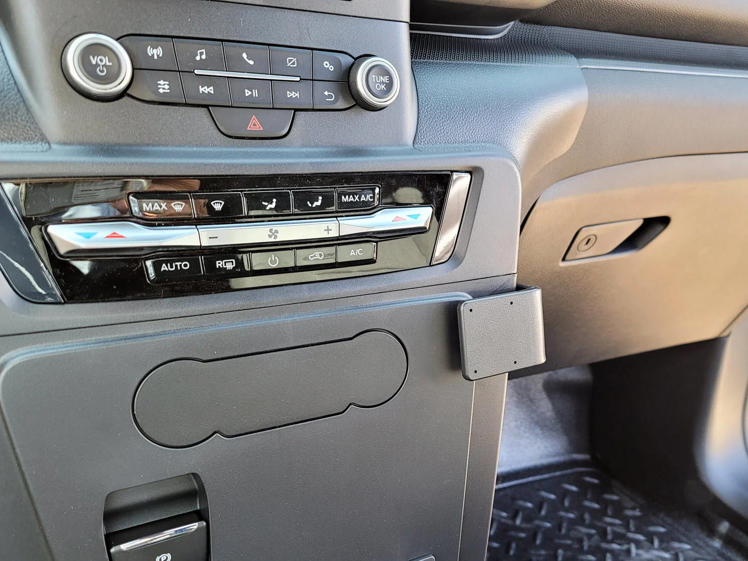 Angled Dash Mount for Ford Explorer Police Interceptor - Image 5
