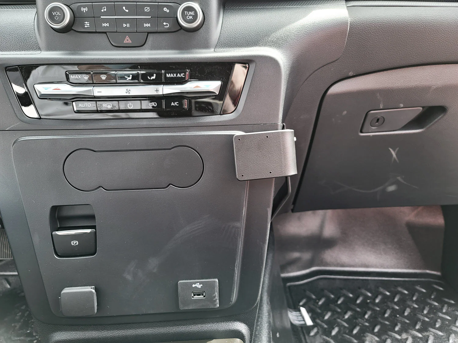 Angled Dash Mount for Ford Explorer Police Interceptor - Image 6