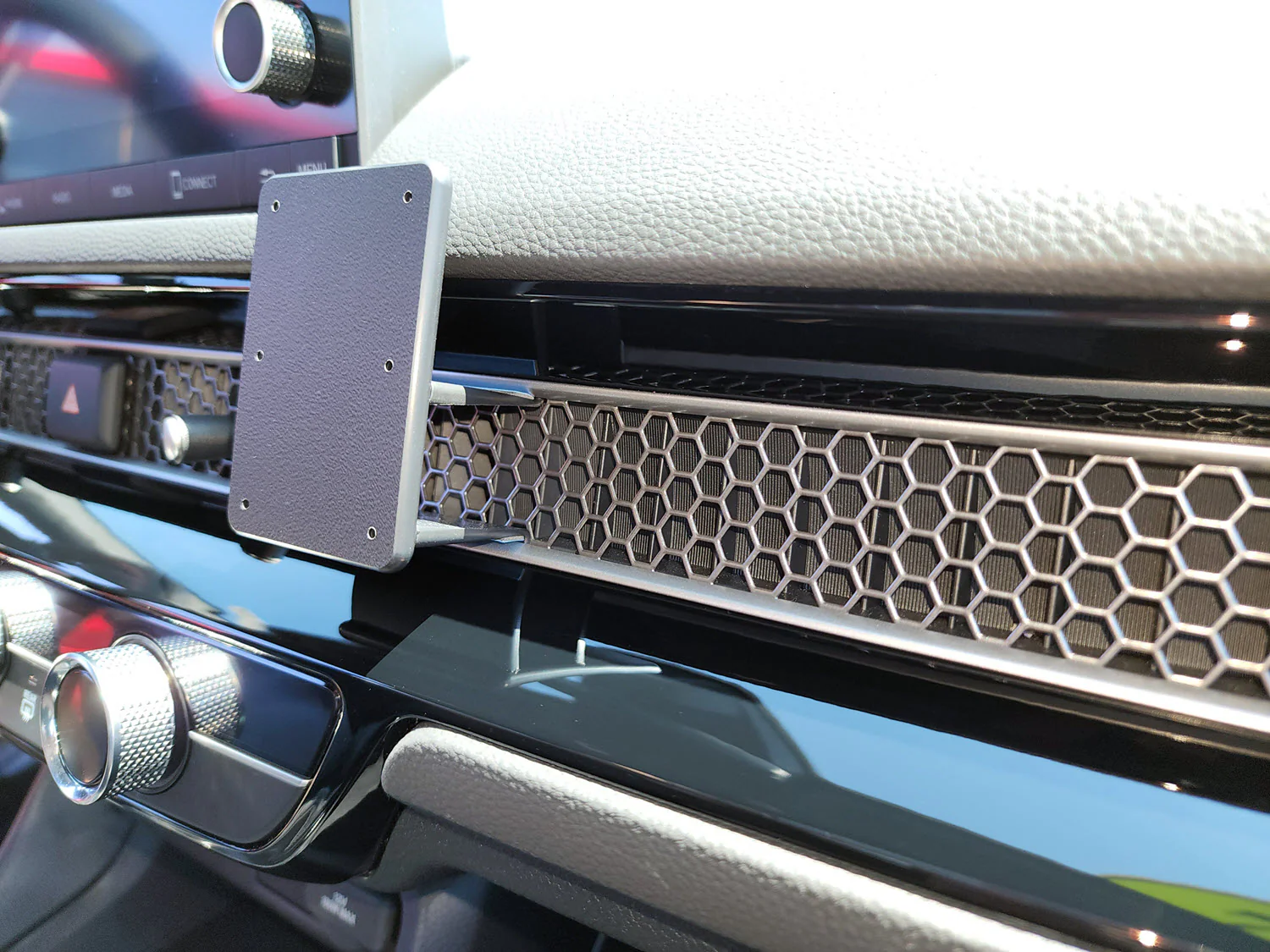 Angled Dash Mount for Acura Integra, Honda Civic/Civic Si/Civic Type R - Image 3