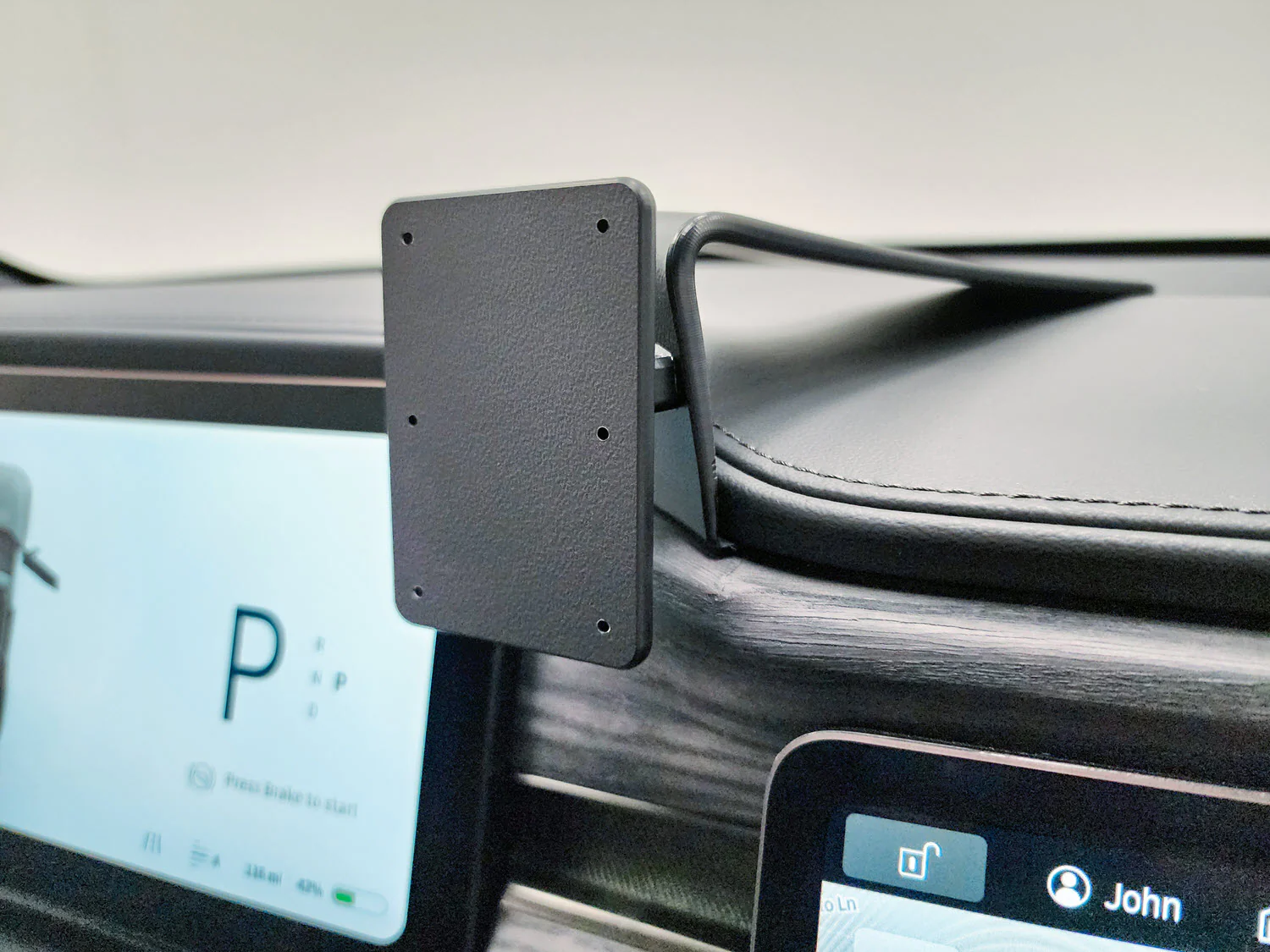 Center Dash Mount for Rivian R1S, R1T - Image 3