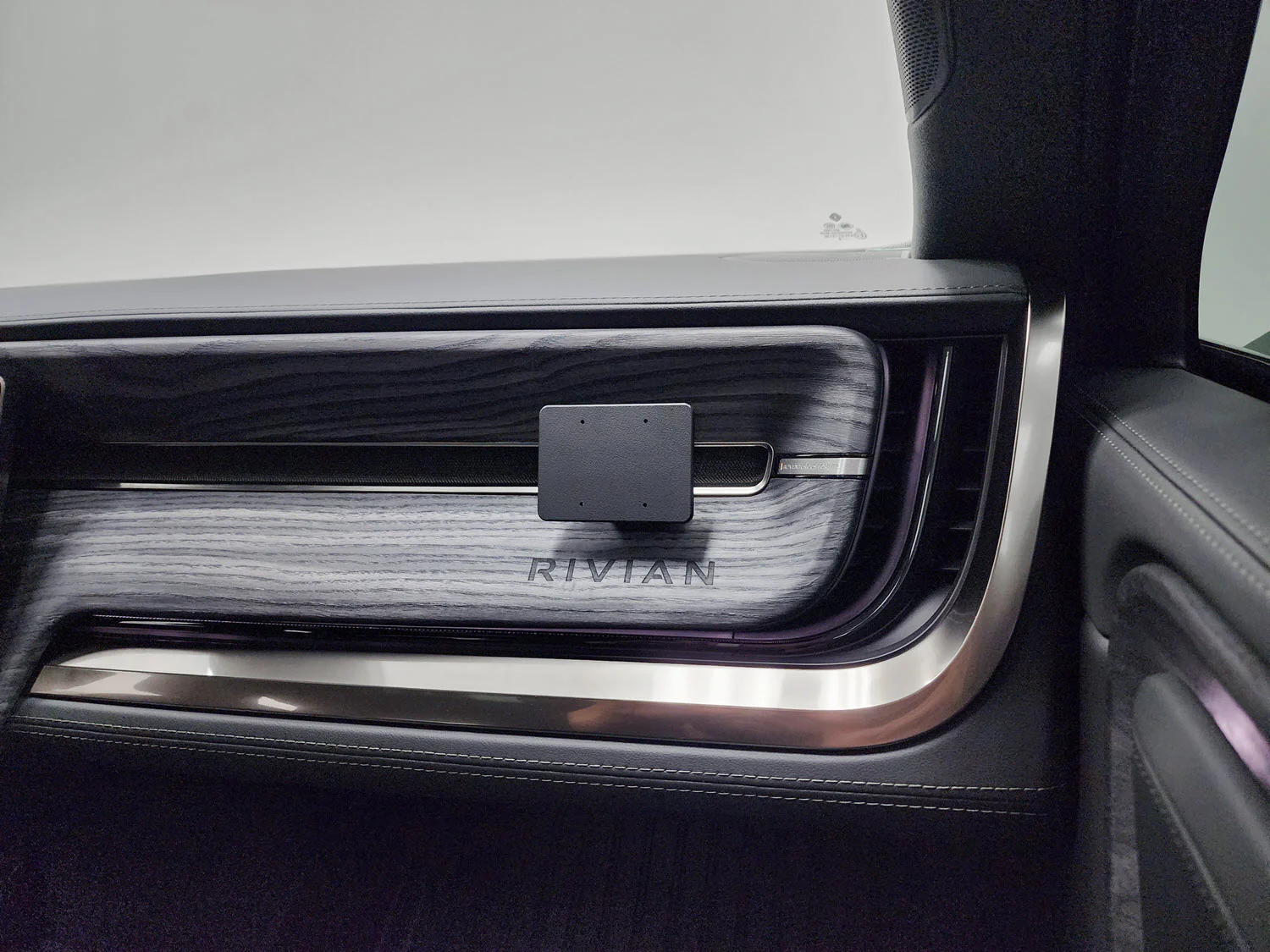 Angled Dash Mount for Rivian R1S, R1T - Image 6