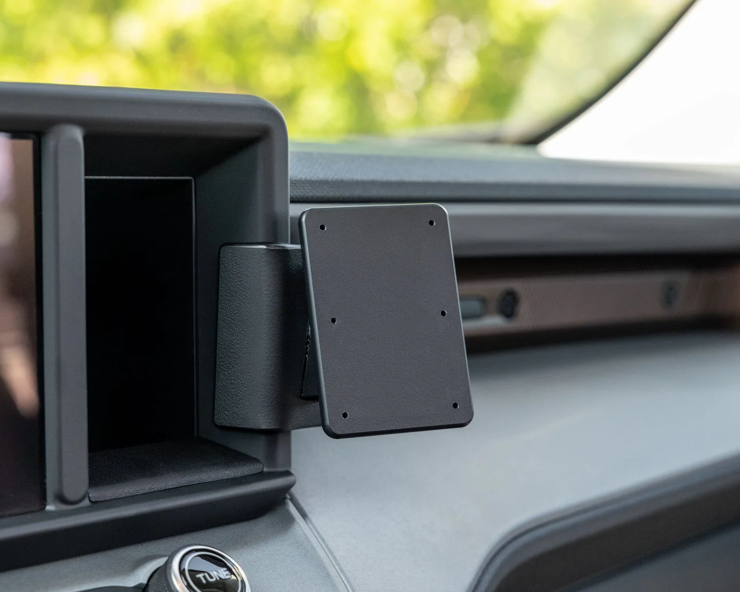 Angled Dash Mount for Ford Maverick - Image 3