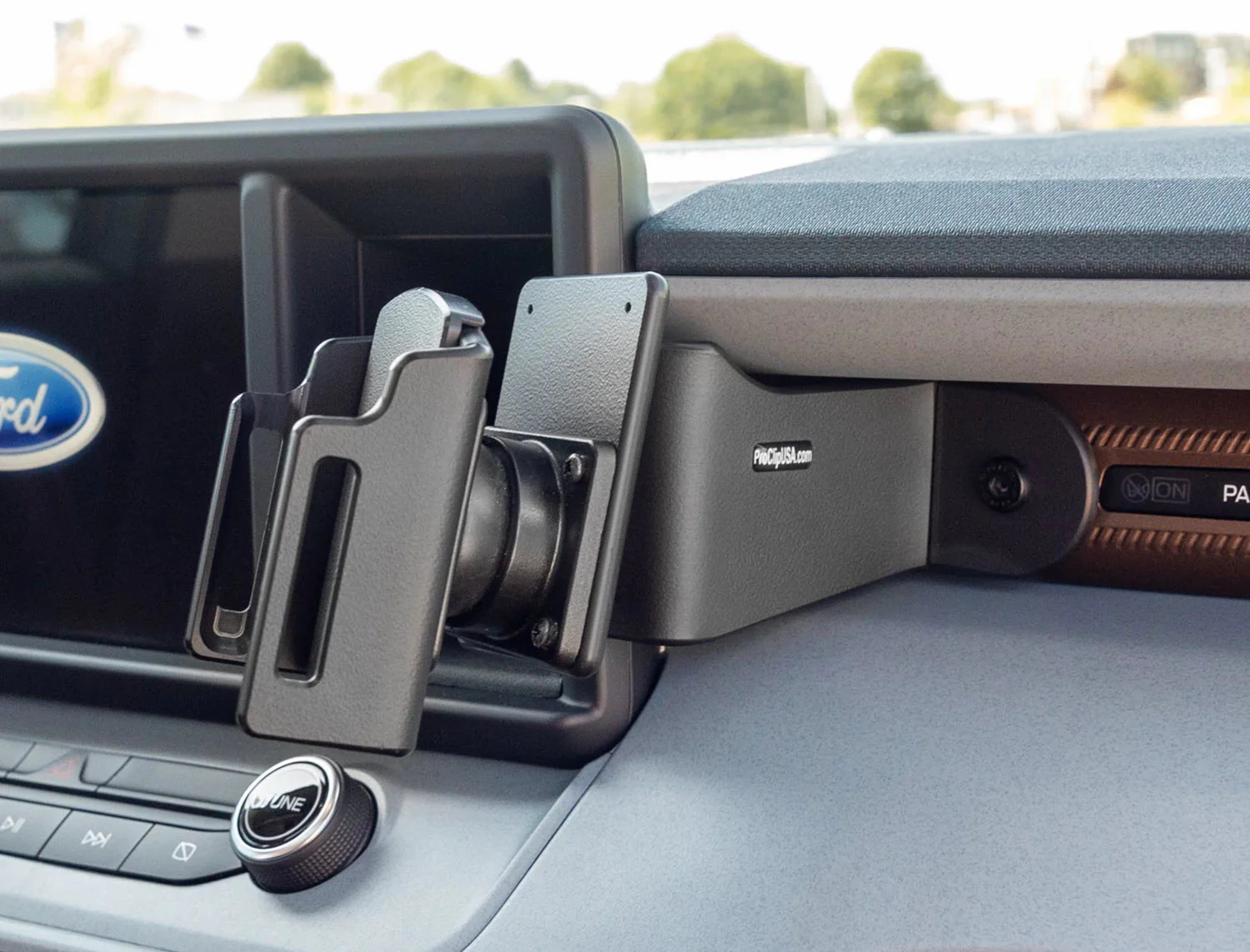 Angled Dash Mount for Ford Maverick - Image 9