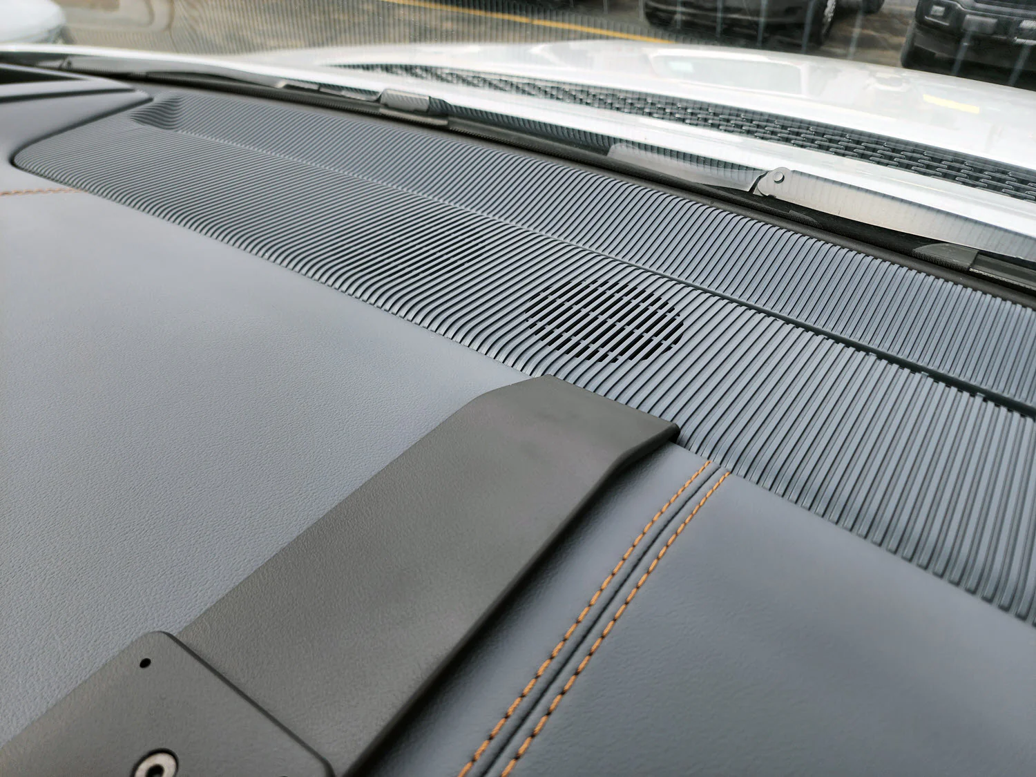 Angled Dash Mount for Jeep Grand Wagoneer - Image 3