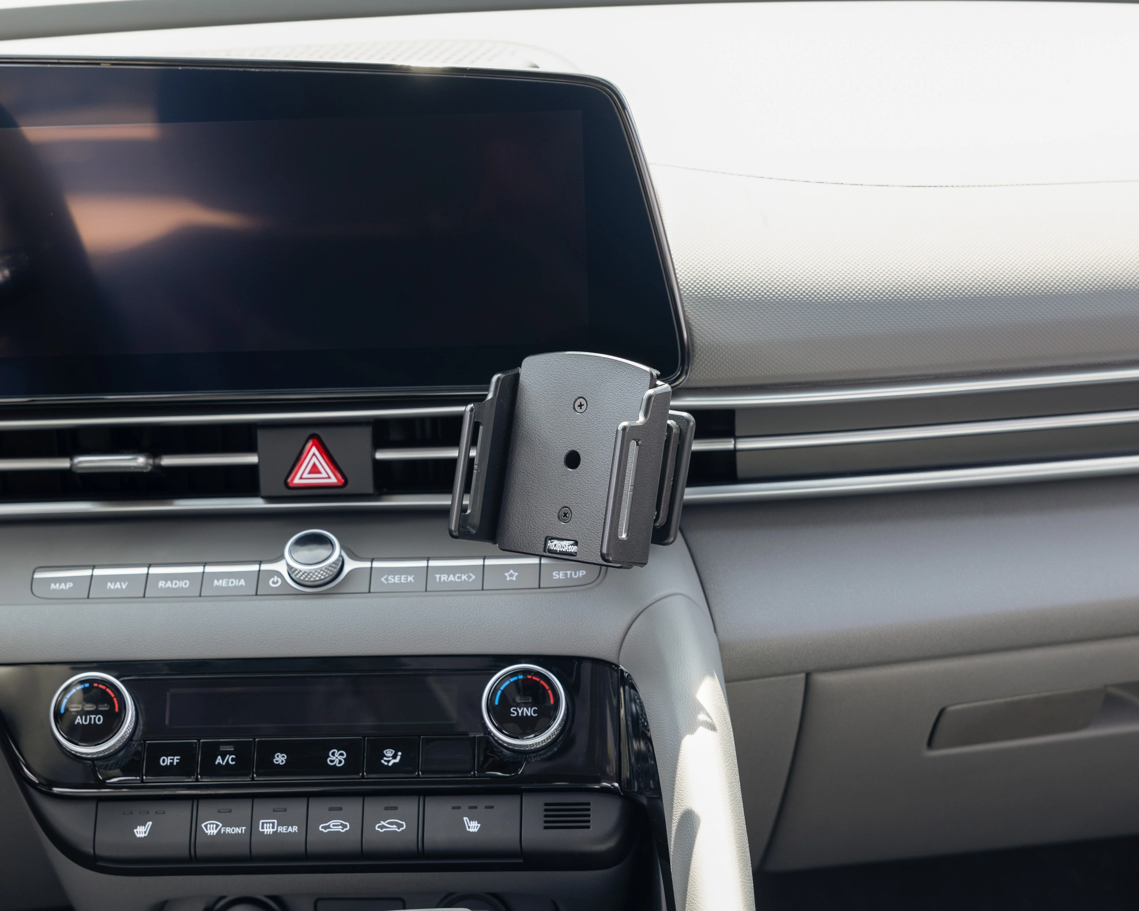 Angled Dash Mount for Hyundai Elantra - Image 2