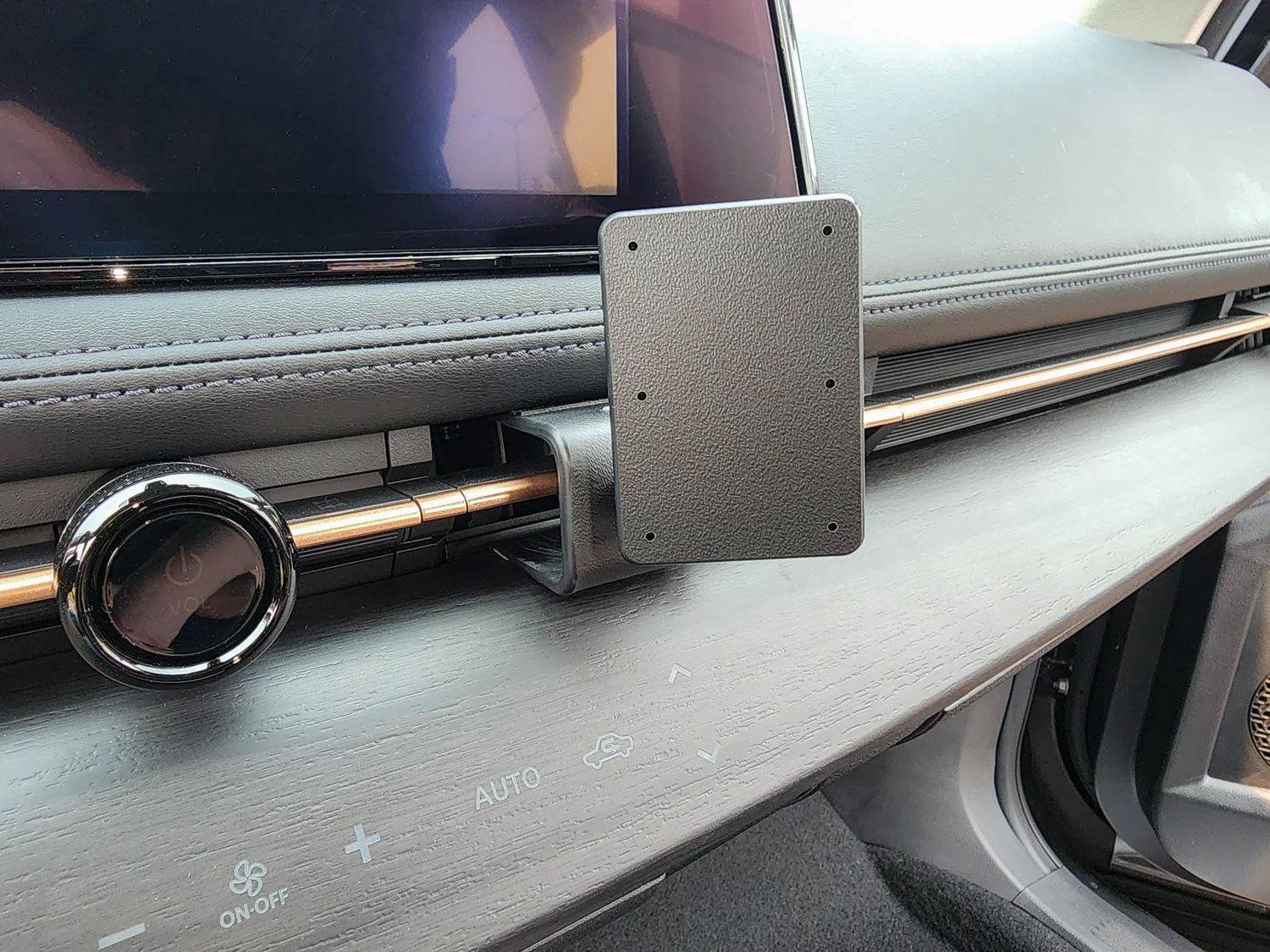 Angled Dash Mount for Nissan ARIYA - Image 2