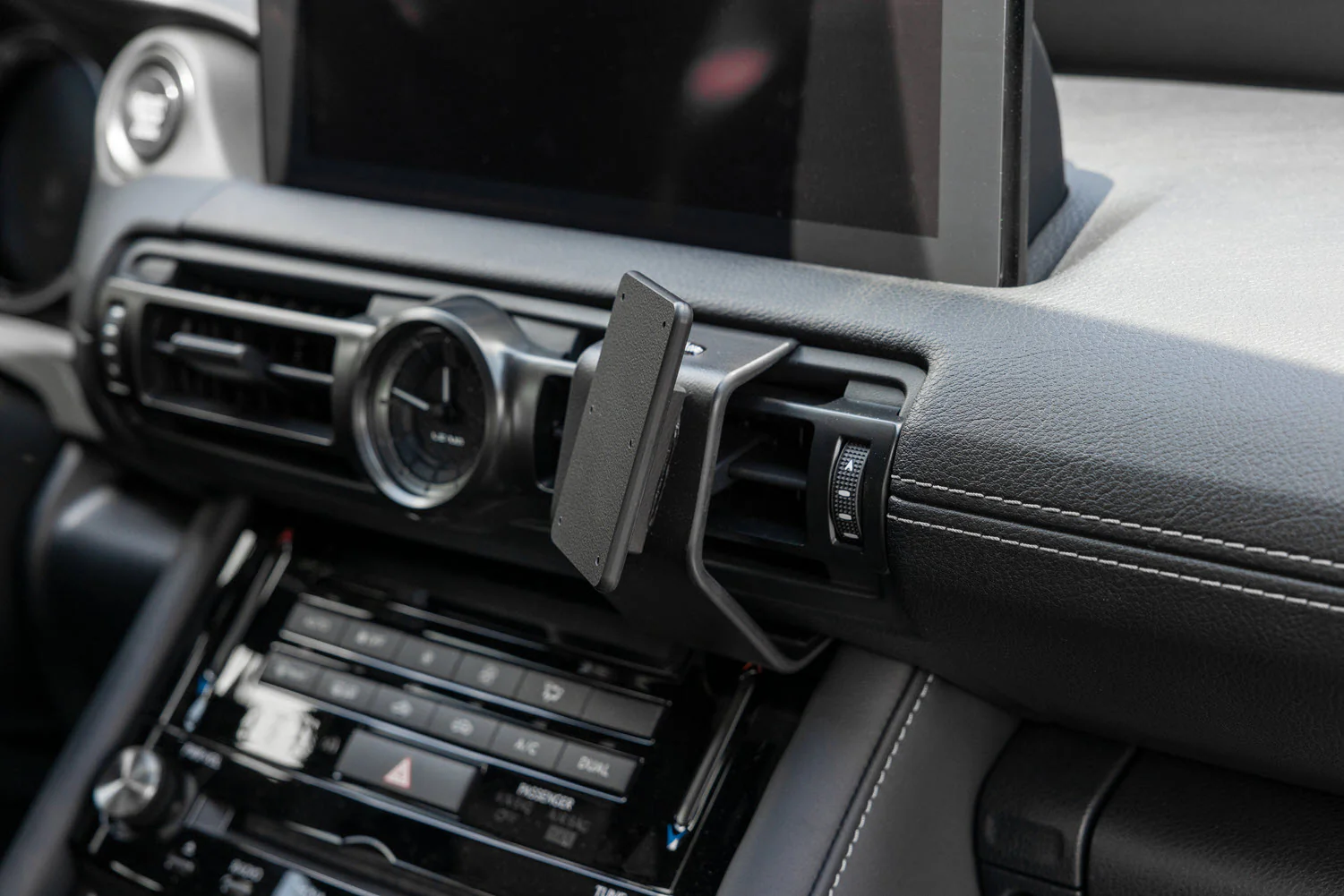 Angled Dash Mount for Lexus IS | Lexus RC - Image 2