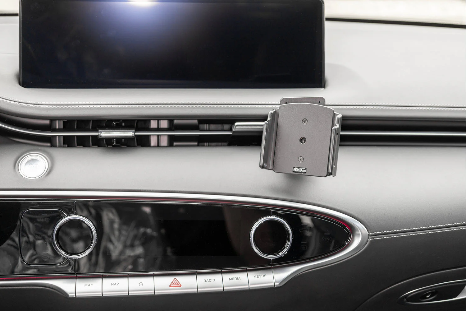 Genesis GV70 Center Dash Mount - Image 4