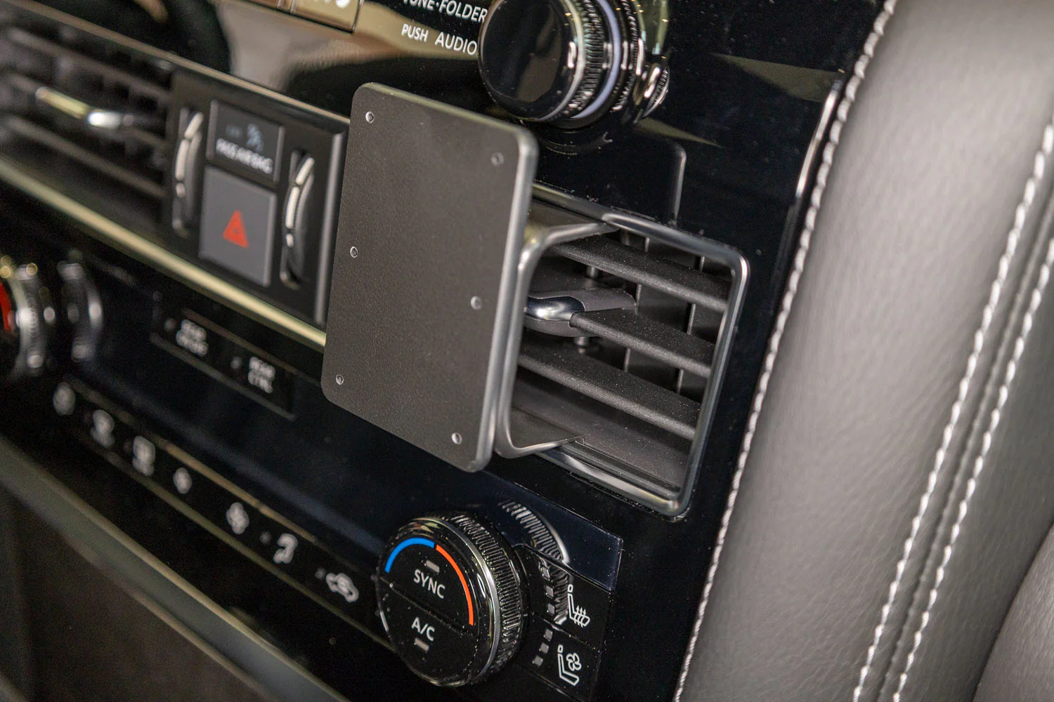 Center Dash Mount for Infiniti QX80, Nissan Armada - Image 2