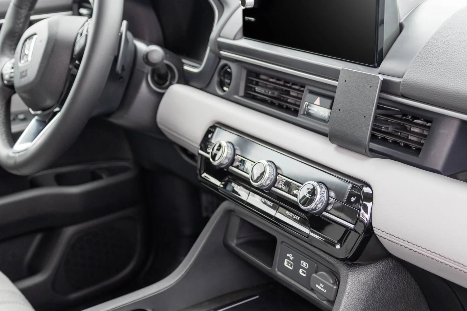 Center Dash Mount - Image 2