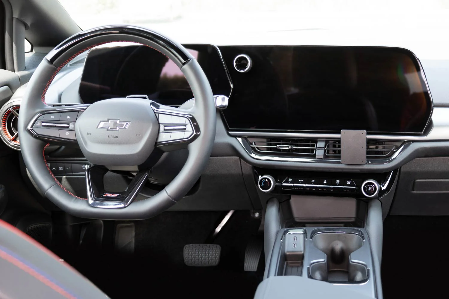 Chevrolet Equinox EV Center Dash Mount