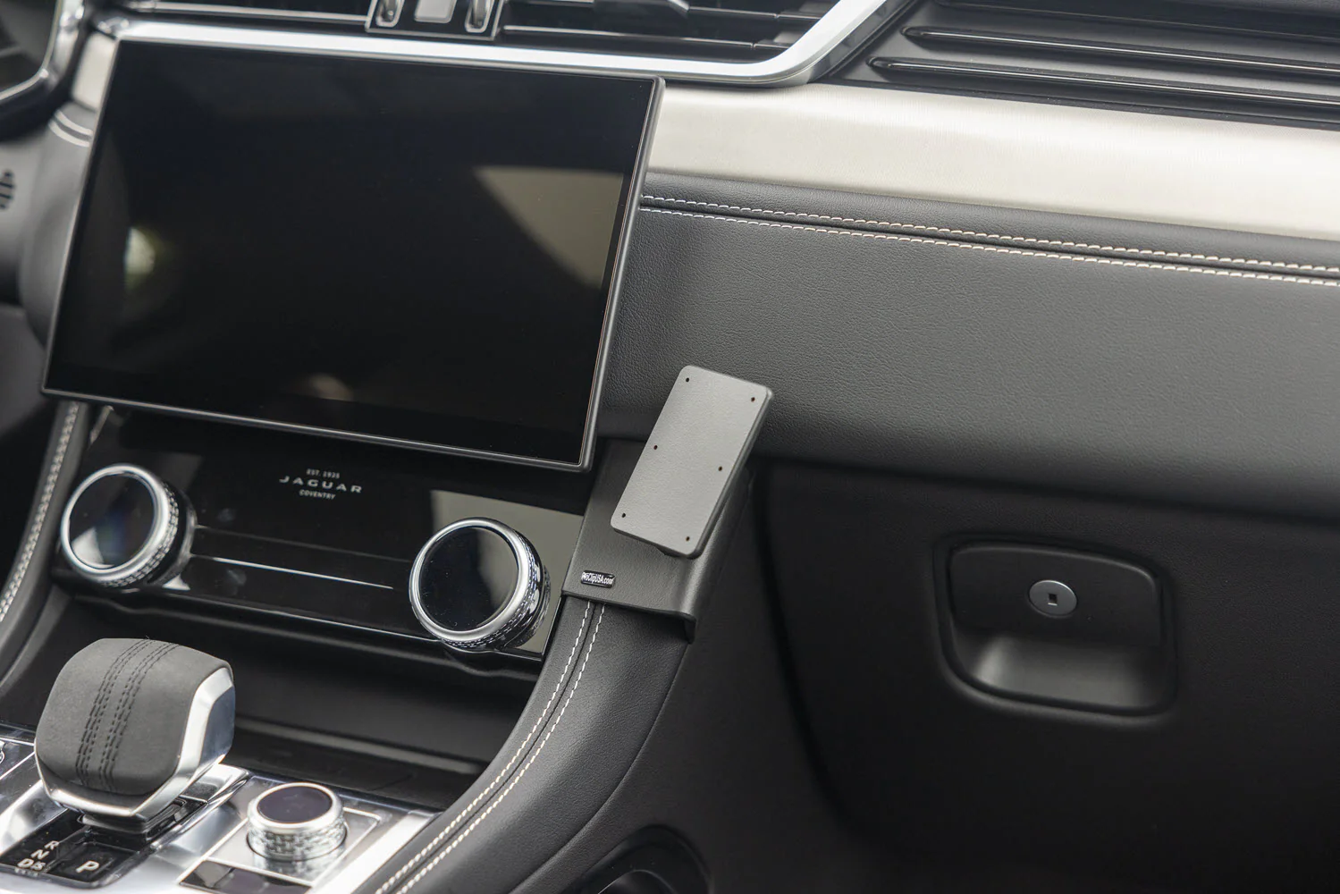Angled Dash Mount for Jaguar F Pace - Image 2