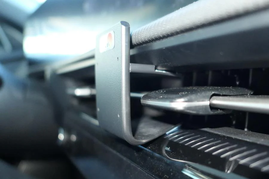 Angled Dash Mount for Kia EV6 - Image 2