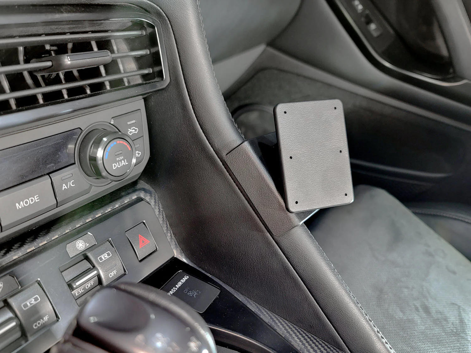 Angled Dash Mount for Nissan GTR - Image 6