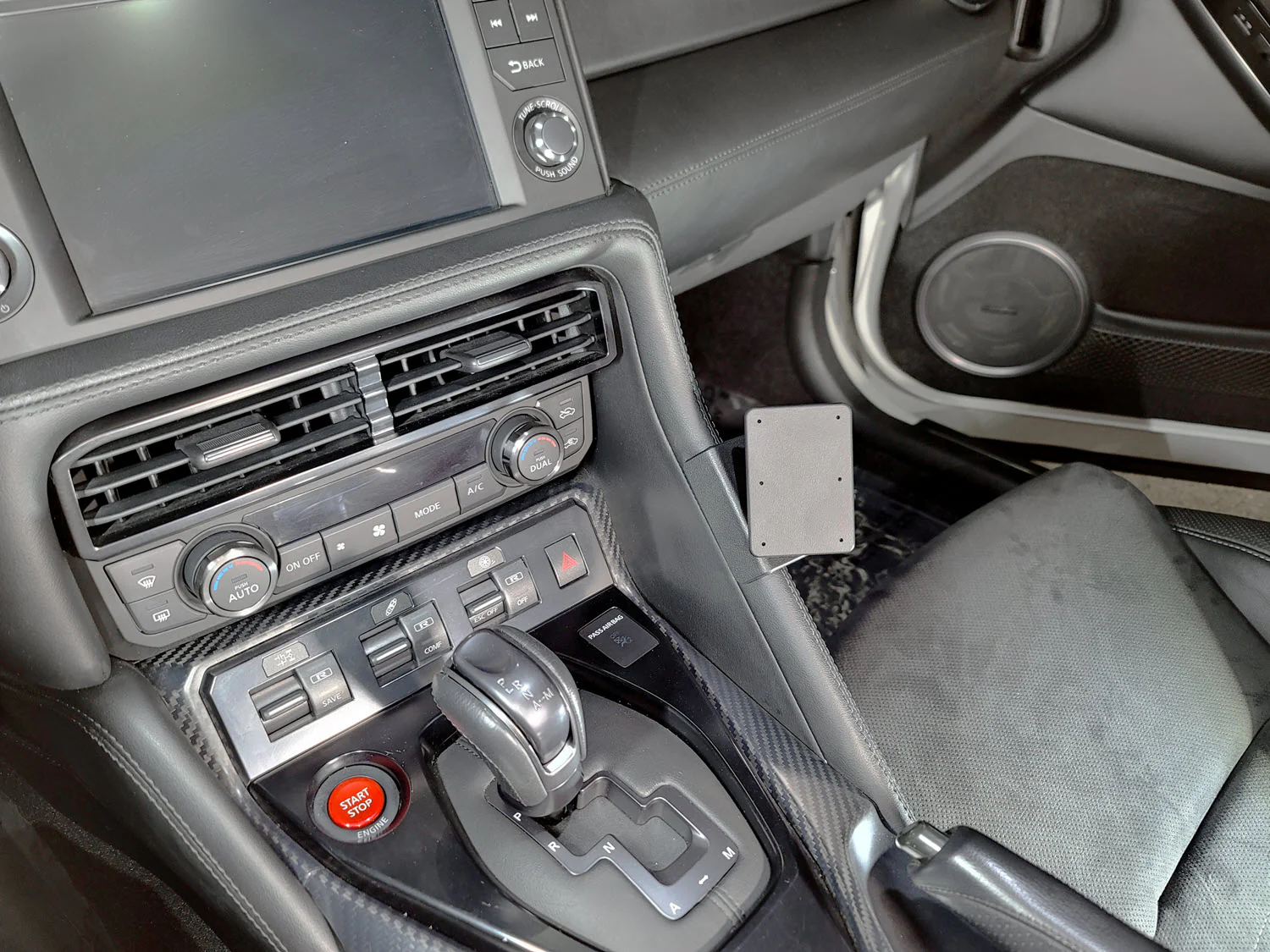 Angled Dash Mount for Nissan GTR - Image 7